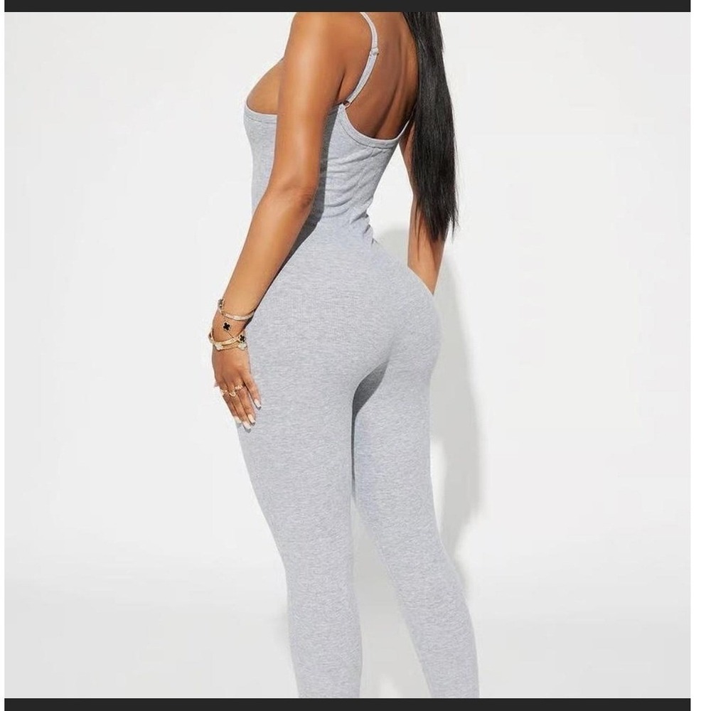 Fashion Nova Neila Ribbed Jumpsuit Heather Grey Medium Sleeveless Scoop Neck NEW - Picture 2 of 8